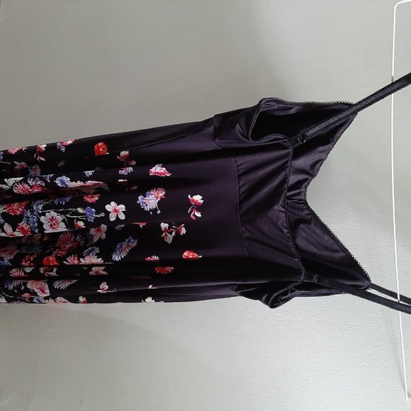 La Vie En Rose Lingerie Black w/ roses XS Negligee - Picture 2 of 5